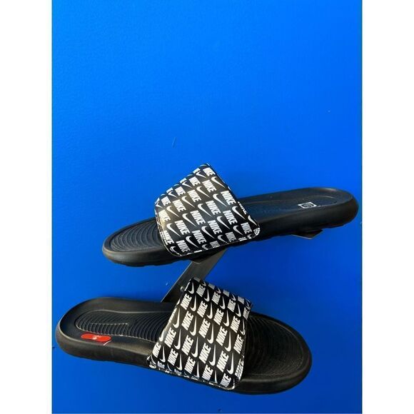 Nike Men's Victori One Slide Print 'Repeat Logo - Black' CN9678-006 Size 13 - Picture 4 of 7